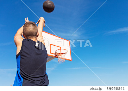 Young man shooting free throws from the foul line Young man shooting free throws from the foul line 39966841