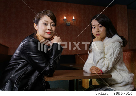 女子会をするギャル 女子会をするギャル 39967910