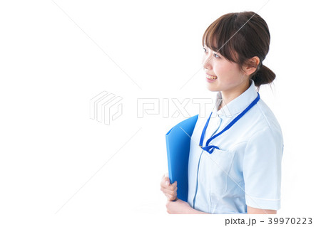 笑顔の若い看護師 笑顔の若い看護師 39970223