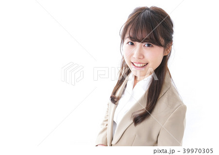 笑顔の若いビジネスウーマン 笑顔の若いビジネスウーマン 39970305
