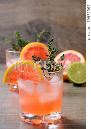 This Grapefruit and Thyme Bourbon 39973365