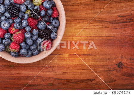 Plate with berries 39974178