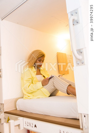 インバウンドツーリスト カプセルホテル 　capsule hotel japan 39974295