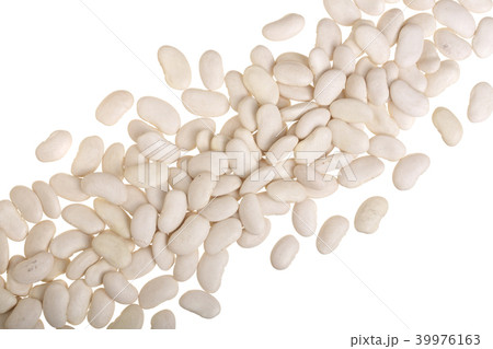 White kidney beans isolated on white background close up. Top view White kidney beans isolated on white background close up. Top view 39976163
