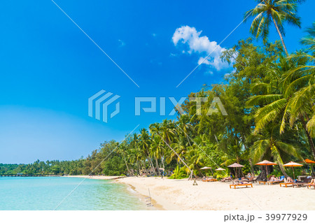 Beautiful tropical beach and sea 39977929