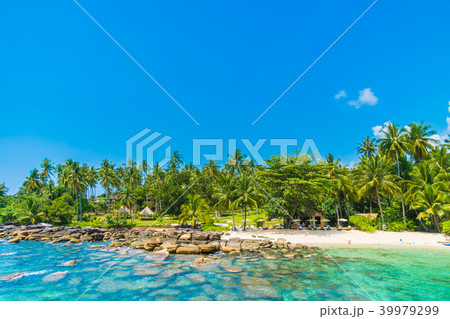 Beautiful tropical beach and sea 39979299
