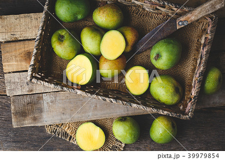 Raw mangoes Raw mangoes 39979854