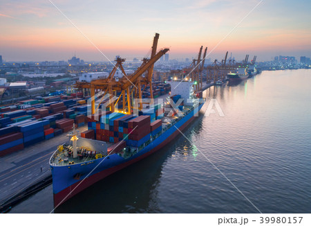 Containers yard in port congestion 39980157
