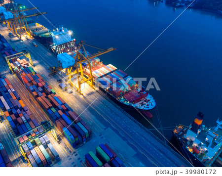 Containers yard in port congestion Containers yard in port congestion 39980172