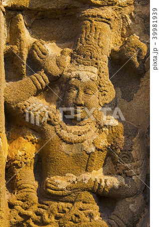 Carved idols on wall, kanchi Kailasanathar temple Carved idols on wall, kanchi Kailasanathar temple 39981939