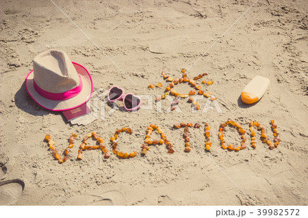 Word vacation, accessories for sunbathing 39982572