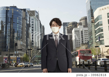 会社員 マスク 表情 39982818