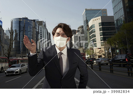 会社員 マスク 表情 39982834