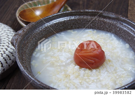 玄米粥と梅干 39983582