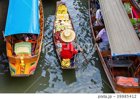 Damnoen Saduak floating market  39985412