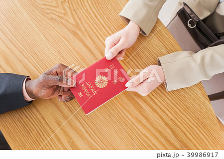 入国審査 39986917