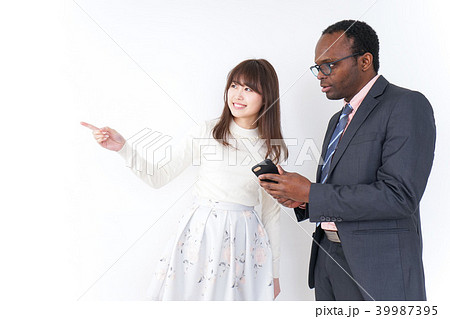 外国人に道案内をする若い女性の写真素材