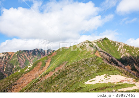 秋の常念岳登山（横通岳を望む） 39987465