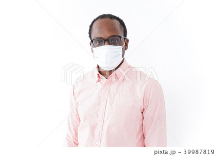 マスクをする男性 マスクをする男性 39987819