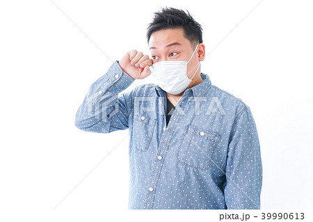 花粉症の男性 花粉症の男性 39990613