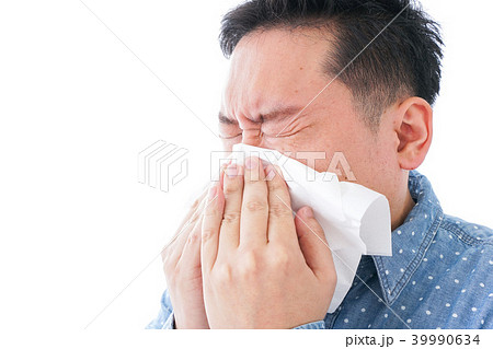 花粉症の男性 花粉症の男性 39990634