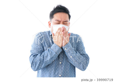 風邪をひいた男性 39990719