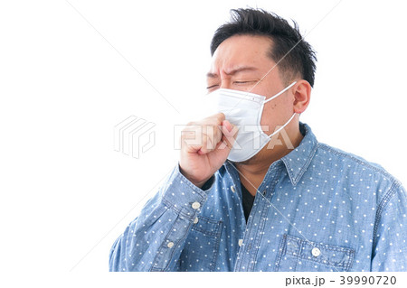 風邪をひいた男性 風邪をひいた男性 39990720
