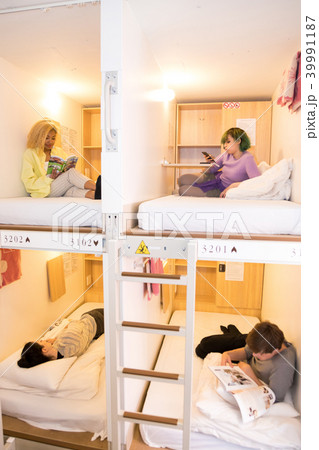 インバウンドツーリスト カプセルホテル capsule hotel japan 39991187