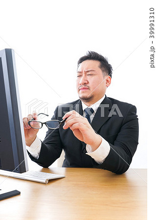 長時間労働に疲れるビジネスマン・働き方改革 39991310