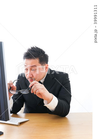 長時間労働に疲れるビジネスマン・働き方改革 39991311