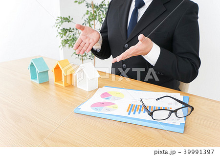 不動産会社のビジネスマン 39991397