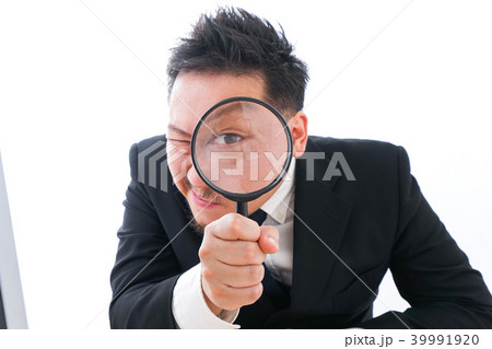 調査をするビジネスマン 39991920