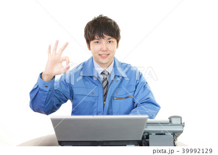 笑顔の労働者 39992129