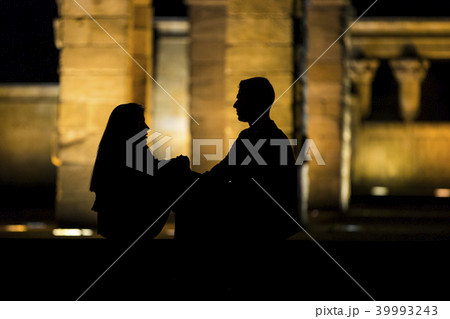 Ancient Egyptian temple Temple Debod view at night Ancient Egyptian temple Temple Debod view at night 39993243