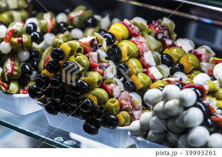 Skewers of cheese and seafood vegetables on the ma Skewers of cheese and seafood vegetables on the ma 39993261
