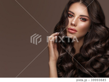 Beautiful brunette model: curls, classic makeup and full lips. The beauty face. Beautiful brunette model: curls, classic makeup and full lips. The beauty face. 39993685