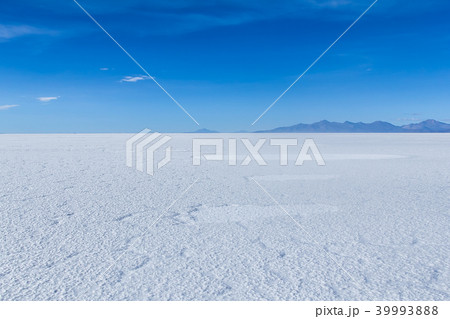 乾季のウユニ塩湖 39993888