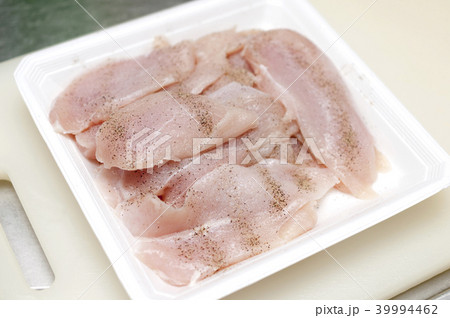 鶏胸肉の下ごしらえ 39994462