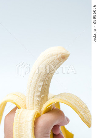 Human Hand Holding Banana Fruit Nutrition Concept Human Hand Holding Banana Fruit Nutrition Concept 39996056