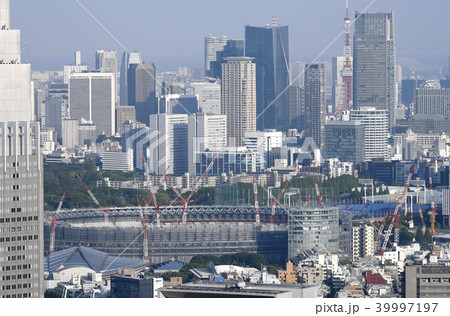 日本の東京都市景観「建設中の新国立競技場」などを望む 日本の東京都市景観「建設中の新国立競技場」などを望む 39997197