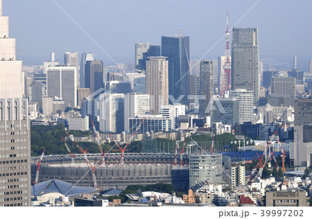 日本の東京都市景観「建設中の新国立競技場」などを望む 39997202