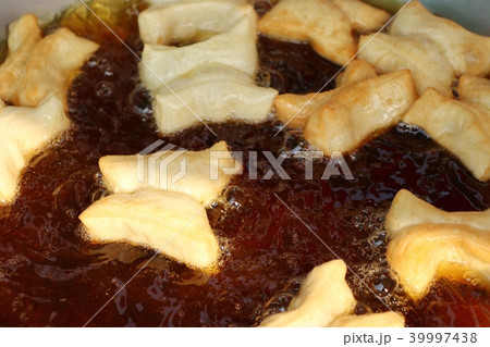 Deep-fried dough stick at market 39997438