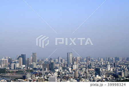 日本の東京都市景観「建設中の新国立競技場」や東京タワーなどを望む 日本の東京都市景観「建設中の新国立競技場」や東京タワーなどを望む 39998324