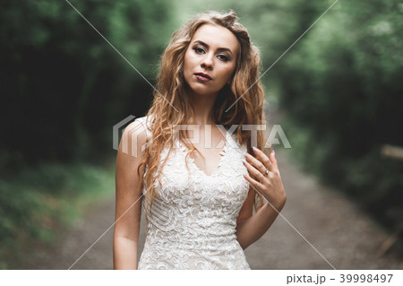 Beautiful luxury bride in elegant white dress Beautiful luxury bride in elegant white dress 39998497