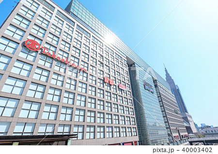 都市風景　新宿南口駅前の風景 40003402