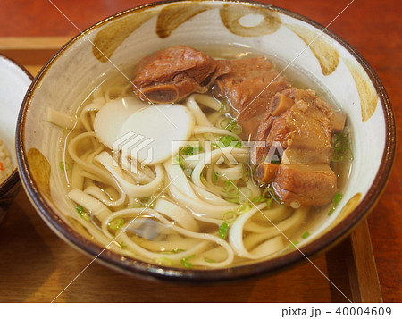 沖縄名物 「ソーキそば」 40004609