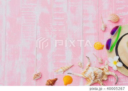 summer holiday and vacation concept. 40005267