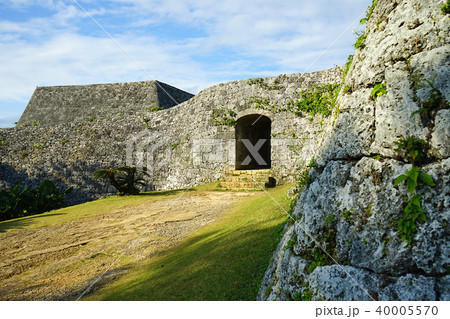 沖縄県・座喜味城跡 40005570