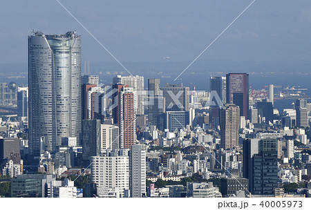 日本の東京都市景観 六本木ヒルズなどの街並みを望むの写真素材