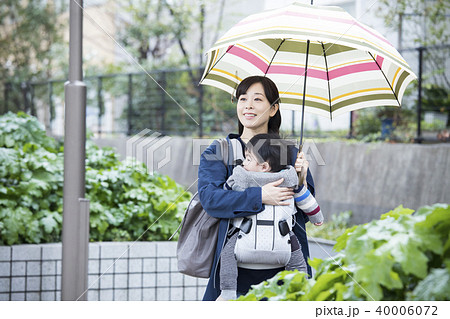 育児　雨天　 40006072